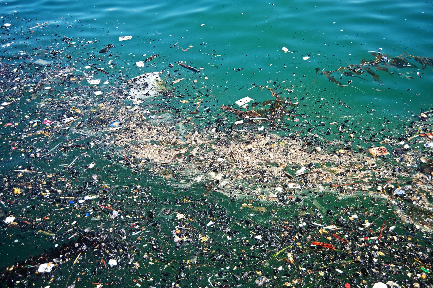 Influencia de la circulación eólica y marítima en la formación de las islas de basura en el mundo